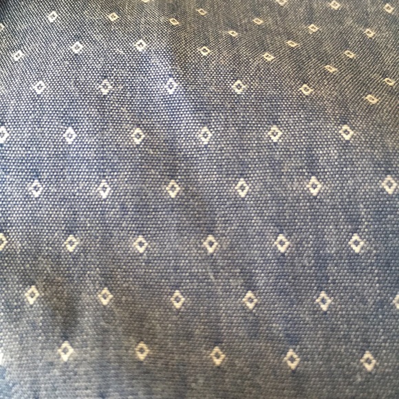 Van Heusen chambray with small diamond pattern. - Picture 5 of 6